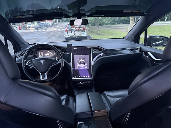 Tesla Model X 12 of 30