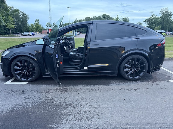Tesla Model X 17 of 30