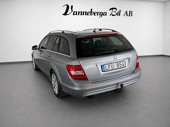 Mercedes-Benz C180 4 of 5