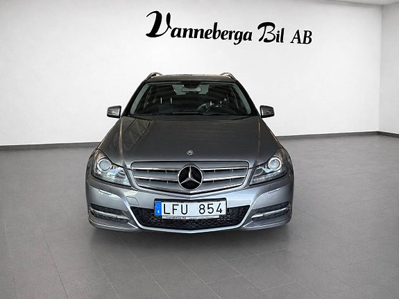 Mercedes-Benz C180 2 of 5