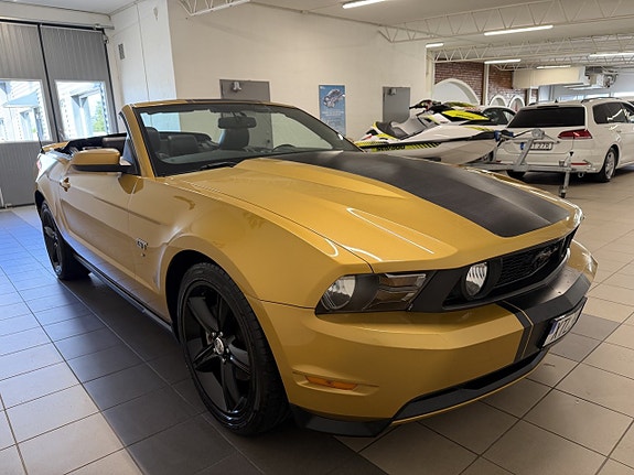 Ford Mustang 6 of 11