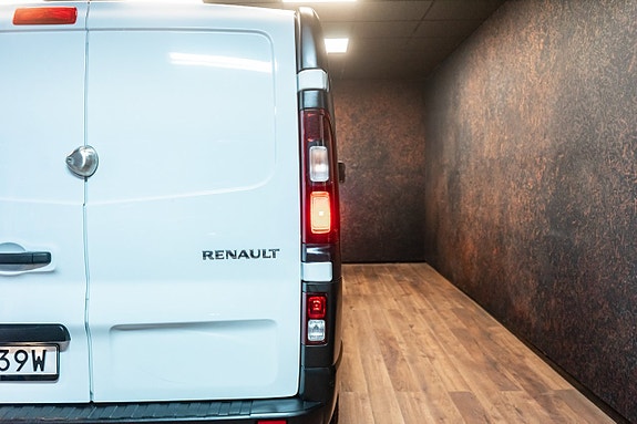 Renault Trafic 12 of 26