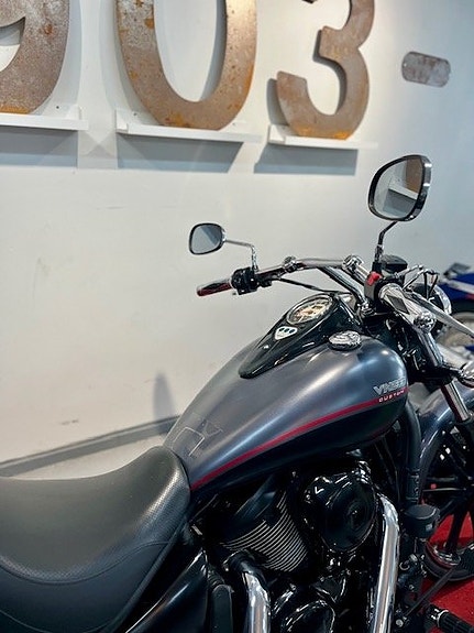Kawasaki VN900 Vulcan Custom 3 of 5