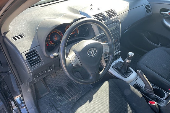 Toyota Corolla 7 of 11
