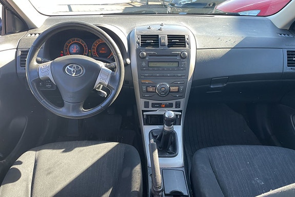 Toyota Corolla 8 of 11