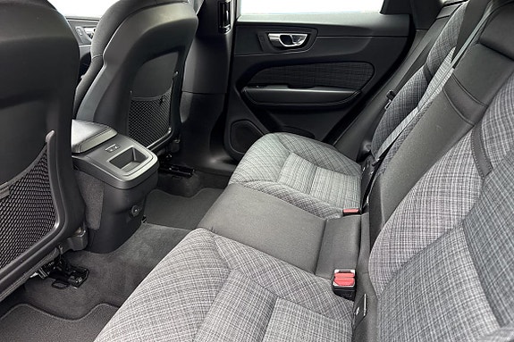 Volvo XC60 13 of 22