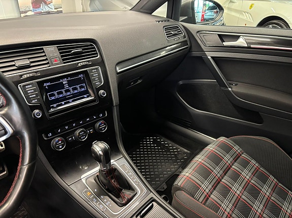 Volkswagen Golf I 18 of 26