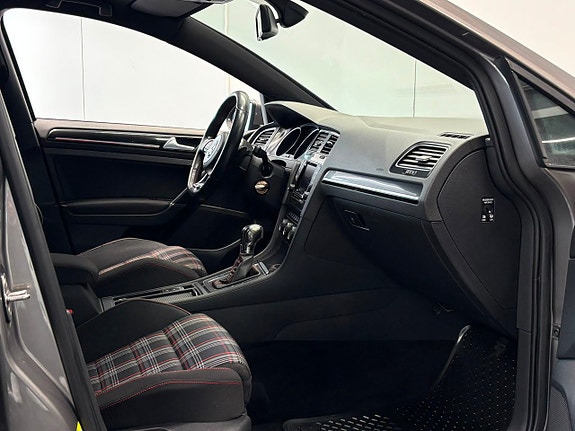 Volkswagen Golf I 24 of 26