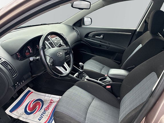 Kia Ceed 5 of 9
