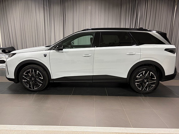 Peugeot 5008 2 of 5
