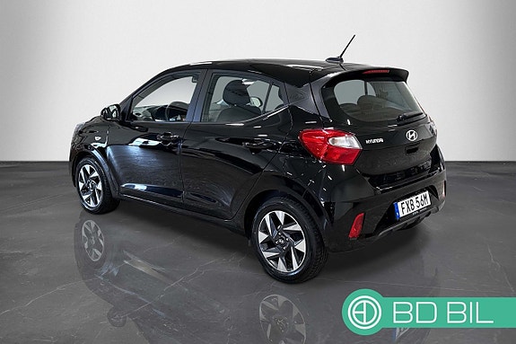Hyundai i10 2 of 24