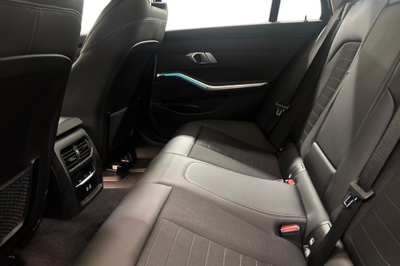 BMW 320d 11 of 18