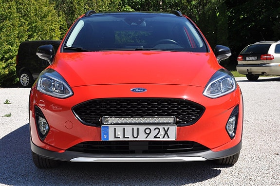 Ford Fiesta 2 of 5