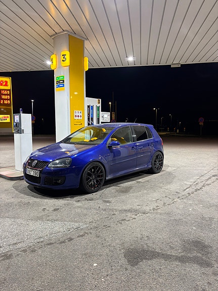 Volkswagen Golf V 2 of 5