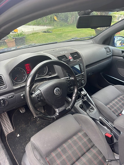Volkswagen Golf V 8 of 8