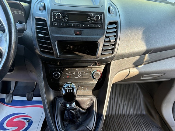 Ford Transit Connect 9 of 17