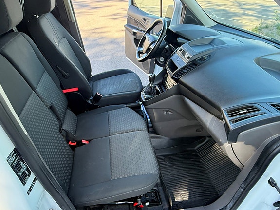 Ford Transit Connect 14 of 17