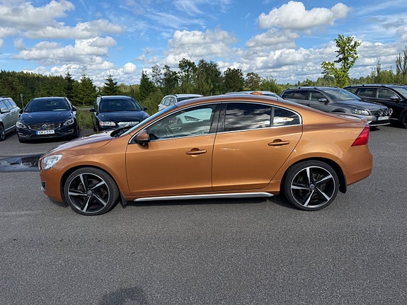 Volvo S60 2 of 5