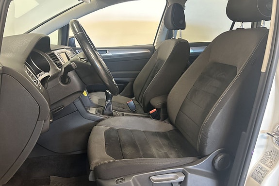 Volkswagen Golf Sportsvan 10 of 26