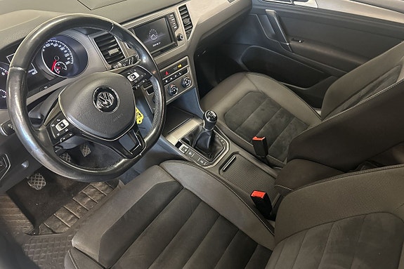 Volkswagen Golf Sportsvan 11 of 26