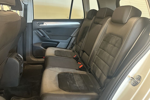 Volkswagen Golf Sportsvan 12 of 26