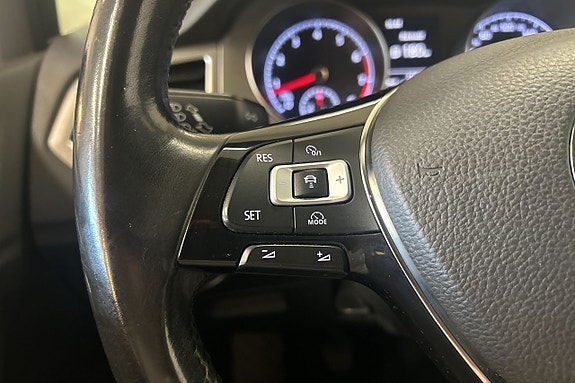 Volkswagen Golf Sportsvan 16 of 26