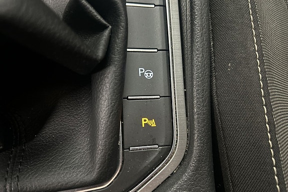 Volkswagen Golf Sportsvan 24 of 26