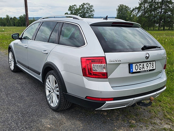 Skoda Octavia Scout 2 of 5
