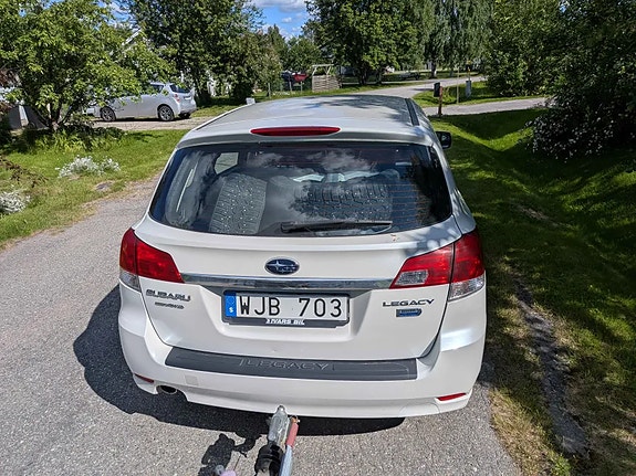 Subaru Legacy 2 of 5