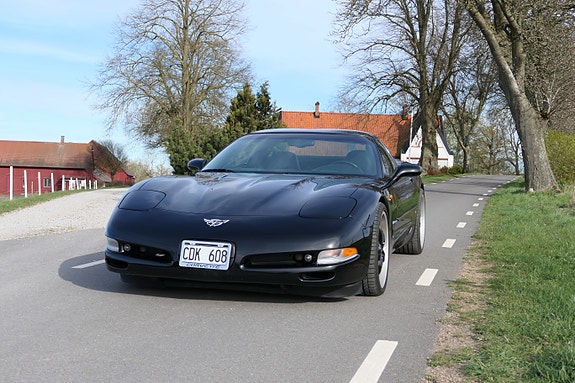 Chevrolet Corvette 4 of 5