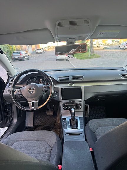 Volkswagen Passat 2 of 5