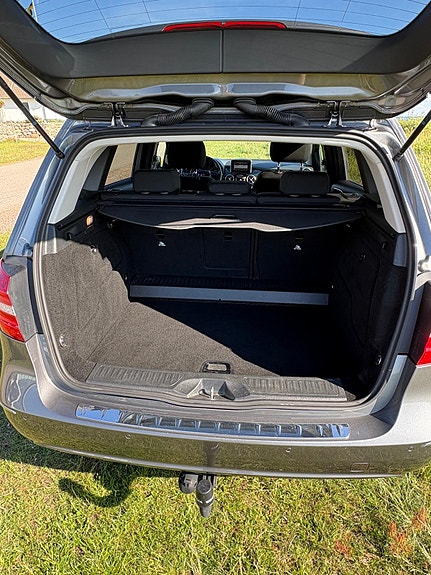 Mercedes-Benz B200 4 of 5