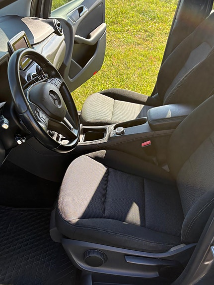 Mercedes-Benz B200 7 of 8