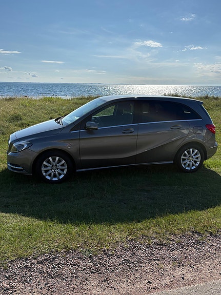 Mercedes-Benz B200 2 of 5