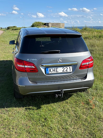 Mercedes-Benz B200 3 of 5