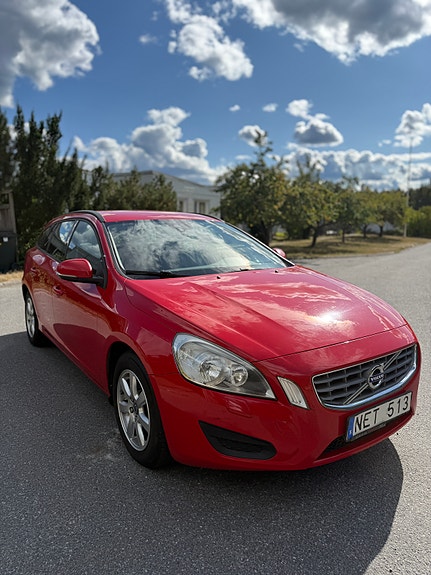 Volvo V60 2 of 20