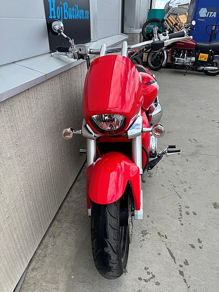 Suzuki M 1800 6 of 7