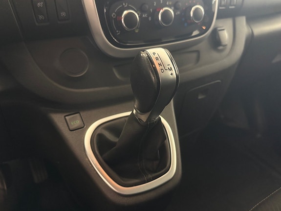 Renault Trafic 11 of 17