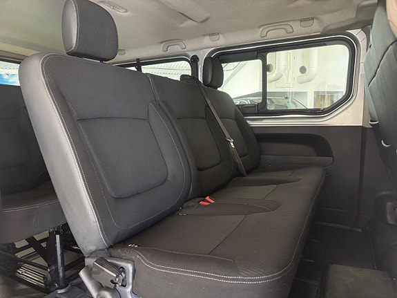 Renault Trafic 7 of 17