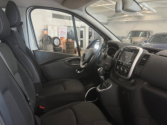 Renault Trafic 5 of 17
