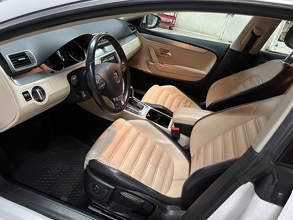Volkswagen Passat CC 8 of 10