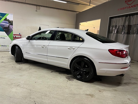 Volkswagen Passat CC 2 of 5