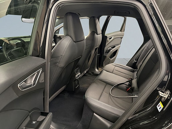 Audi Q4 e-tron 12 of 20