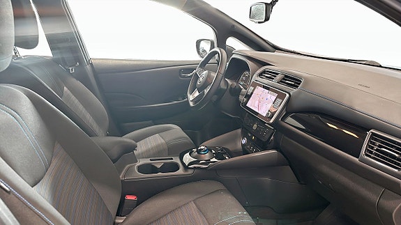 Nissan Leaf 3 of 5