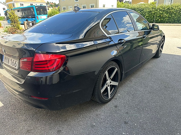 BMW 520d 3 of 5