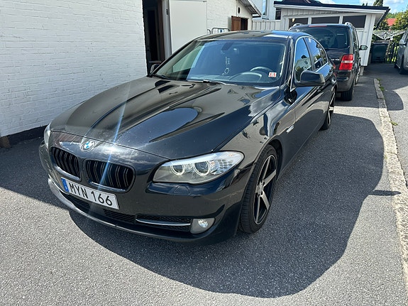 BMW 520d 2 of 5