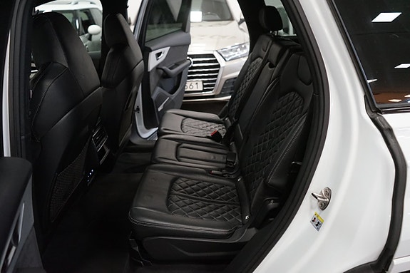 Audi Q7 11 of 27