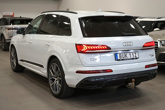 Audi Q7 4 of 5