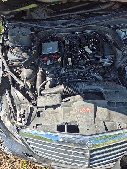 Mercedes-Benz E250 4 of 5
