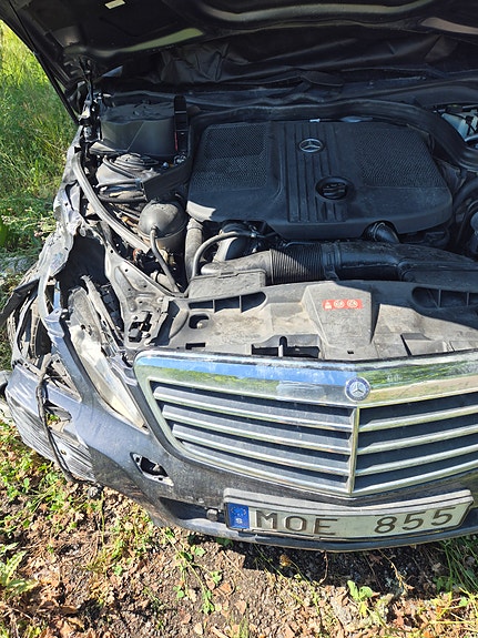 Mercedes-Benz E250 3 of 5